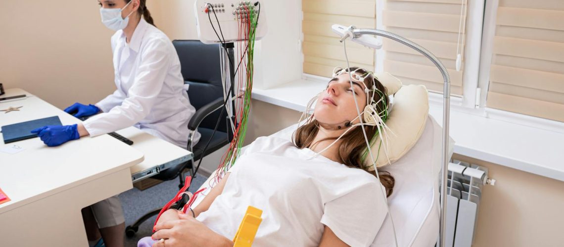 Tout savoir sur l’électroencéphalogramme (EEG) Tout savoir sur l'électroencéphalogramme (EEG)